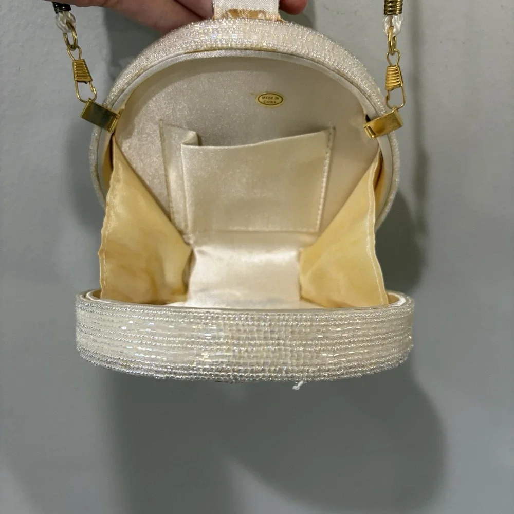 vintage white beaded‎ round Shape Structured purse Gold Hardware Formal Fancy
